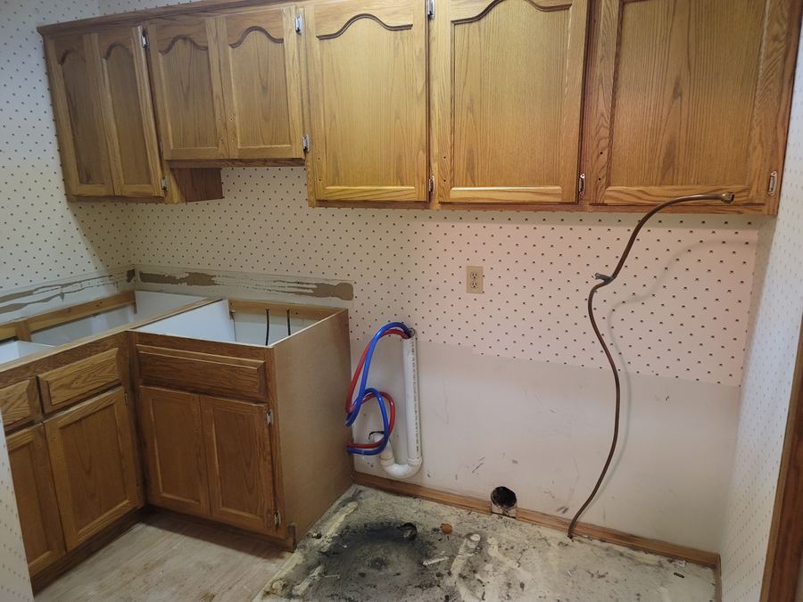 Oak kitchen cabinets before refinishing