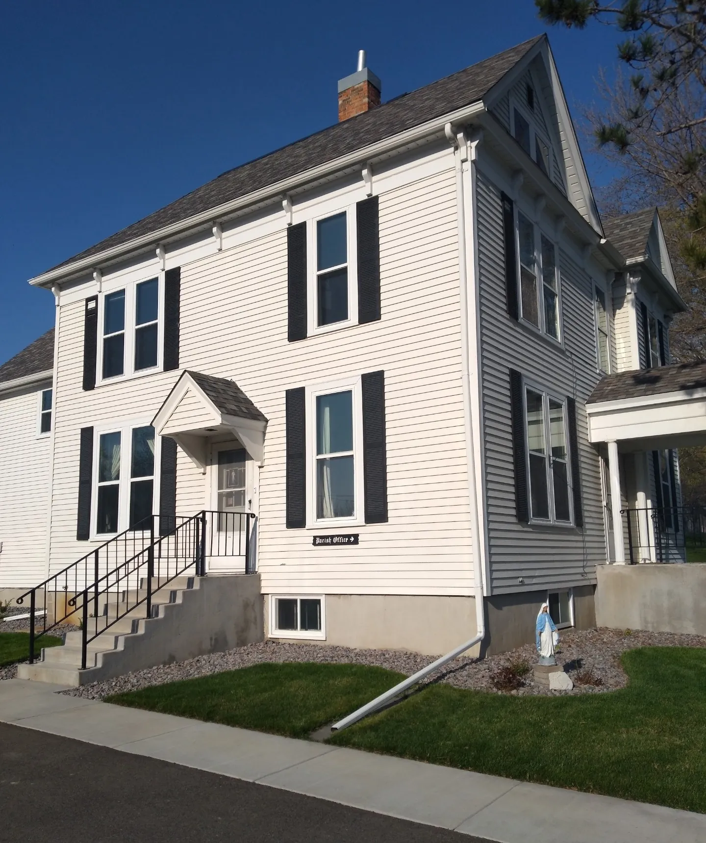 Advanced Painting Services team member applying professional interior paint in Twin Cities home