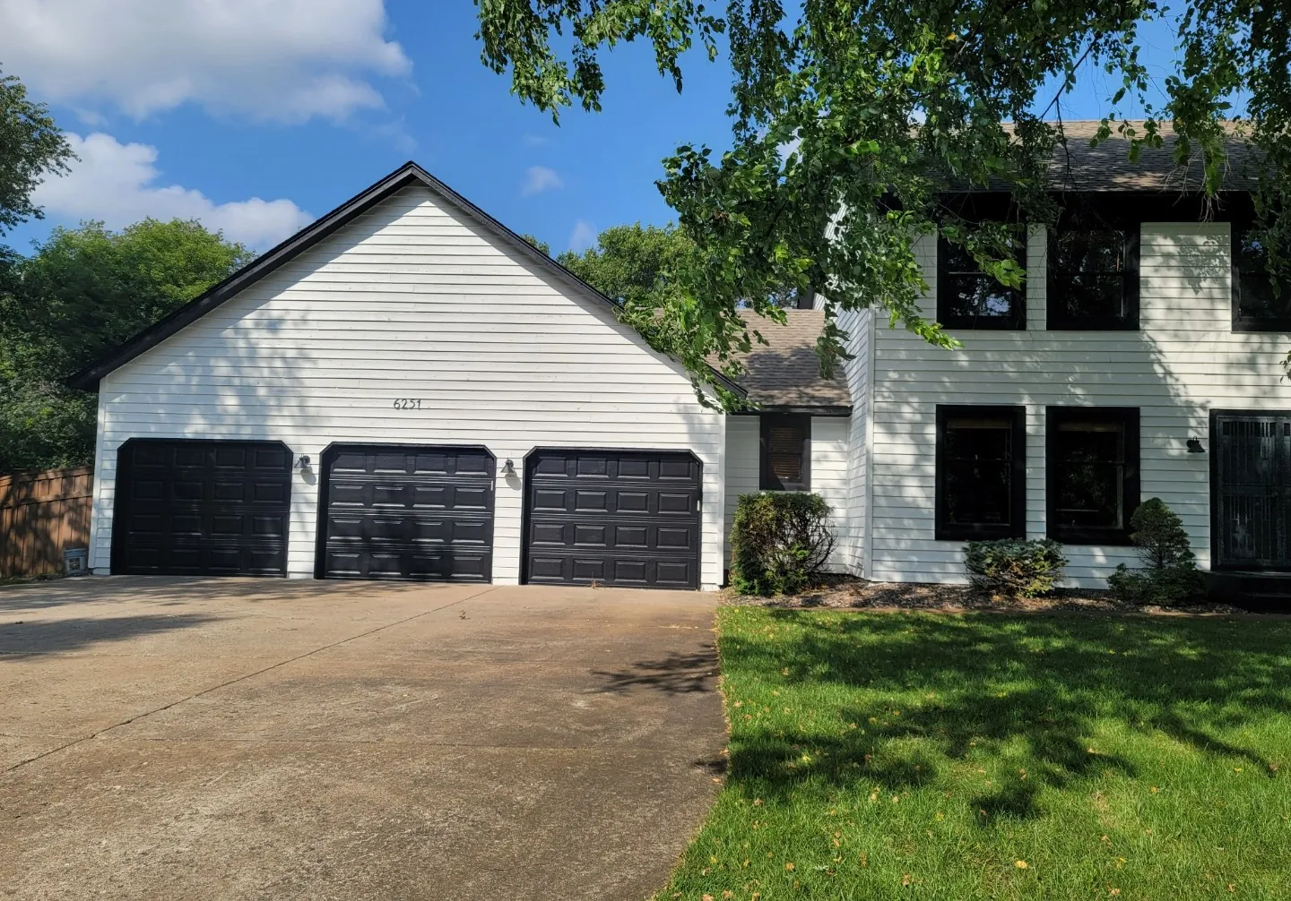 Three-Car Garage White Siding in Maplewood, MN